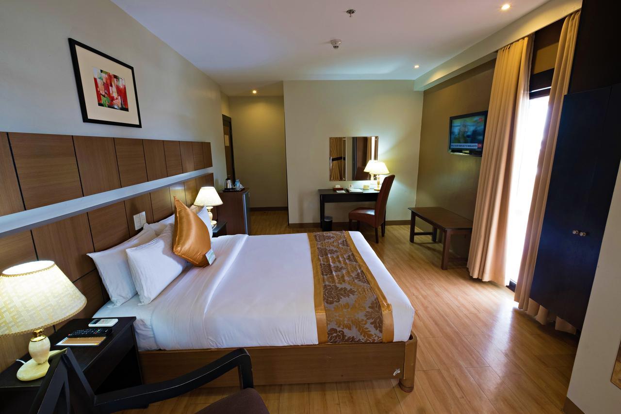 The Pinnacle Hotel And Suites Davao Luaran gambar
